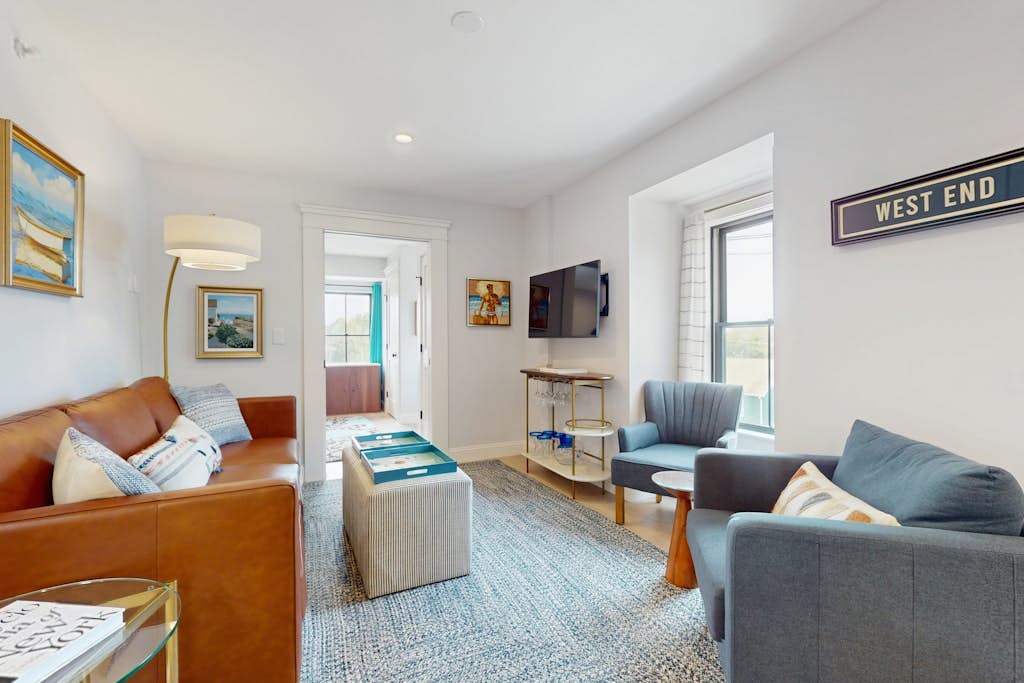 Provincetown Getaway, bikes, rooftop deck, EV Charger, Work remotely