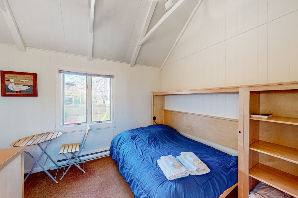 Charming, sunlit studio in the heart of town with fast WiFi