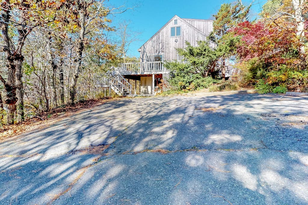 Family-friendly home in the trees w/ wraparound deck - near beaches