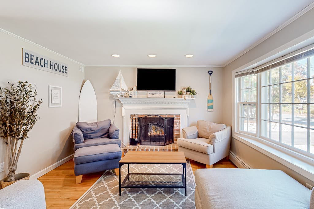 Charming home with private pool, deeded bay access, firepit, & W/D