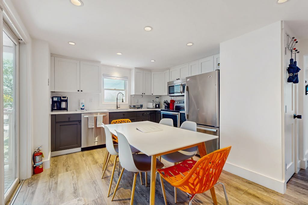 Second-floor condo steps from downtown with large deck, partial bay view & AC