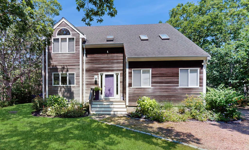Serene private home w/ large deck & yard on conservation land