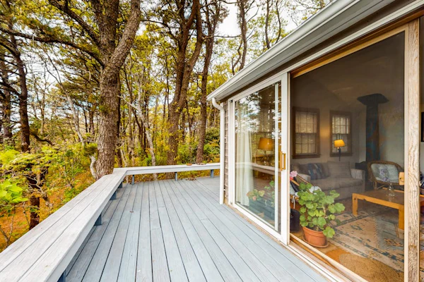 Private & quaint cabin-style home with wraparound porch - small dogs OK