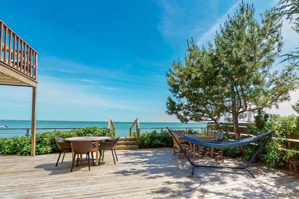 Renovated beachfront condo on Cape Cod Bay with deck & gorgeous views