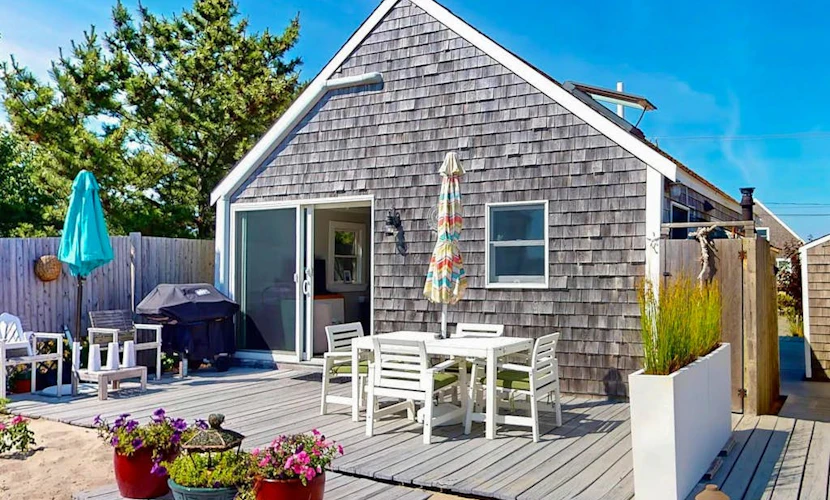 Quiet cottage on the beach with deck, grill, AC, & water views