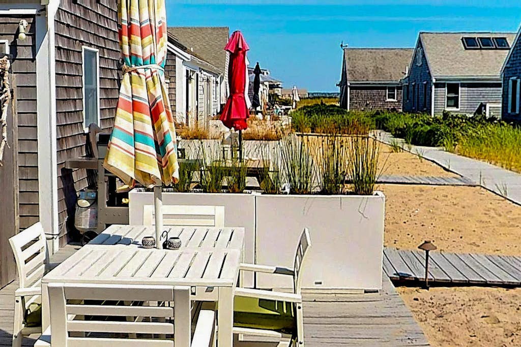 Quiet cottage on the beach with deck, grill, AC, & water views