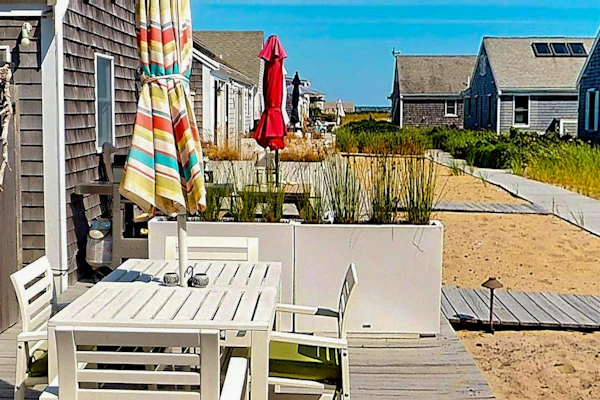 Quiet cottage on the beach with deck, grill, AC, & water views