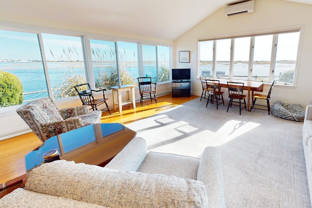Stunning waterfront home with furnished deck, dock & majestic views - dogs OK