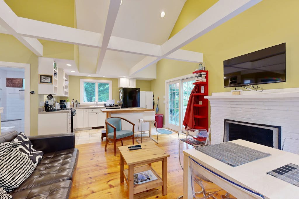 Classic Cottage with Artist's Garden | Minutes to Mayo Beach, Power's Landing