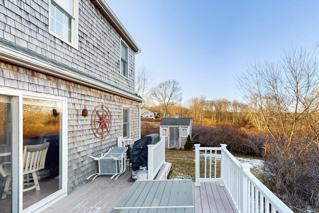 Spacious wooded retreat near canal & beach with deck & alfresco dining