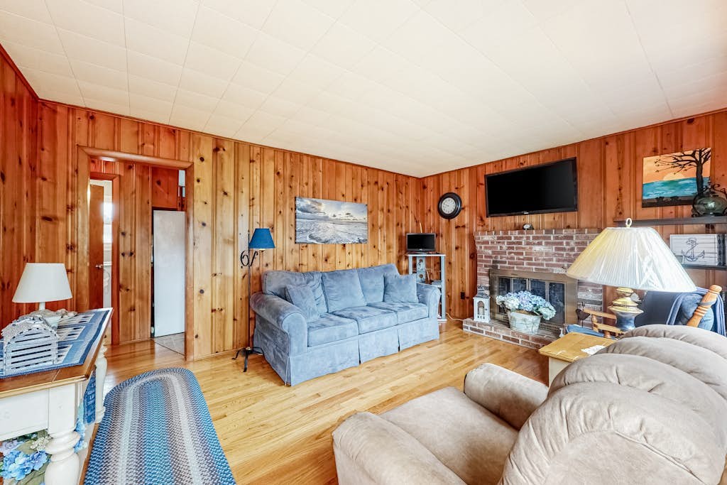 Cozy cottage, WiFi, W/D, A/C, Gas grill, Firepit