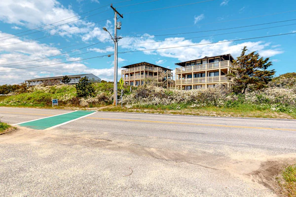 Seaside studio with amazing water views & private beach access across the street
