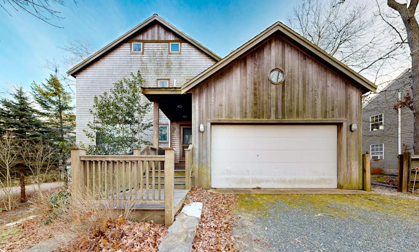 Spacious home near the ferry & downtown with enclosed yard, games, & W/D
