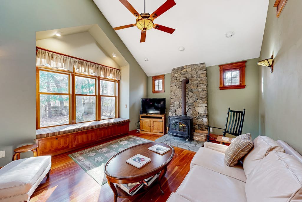 Spacious home near the ferry & downtown with enclosed yard, games, & W/D