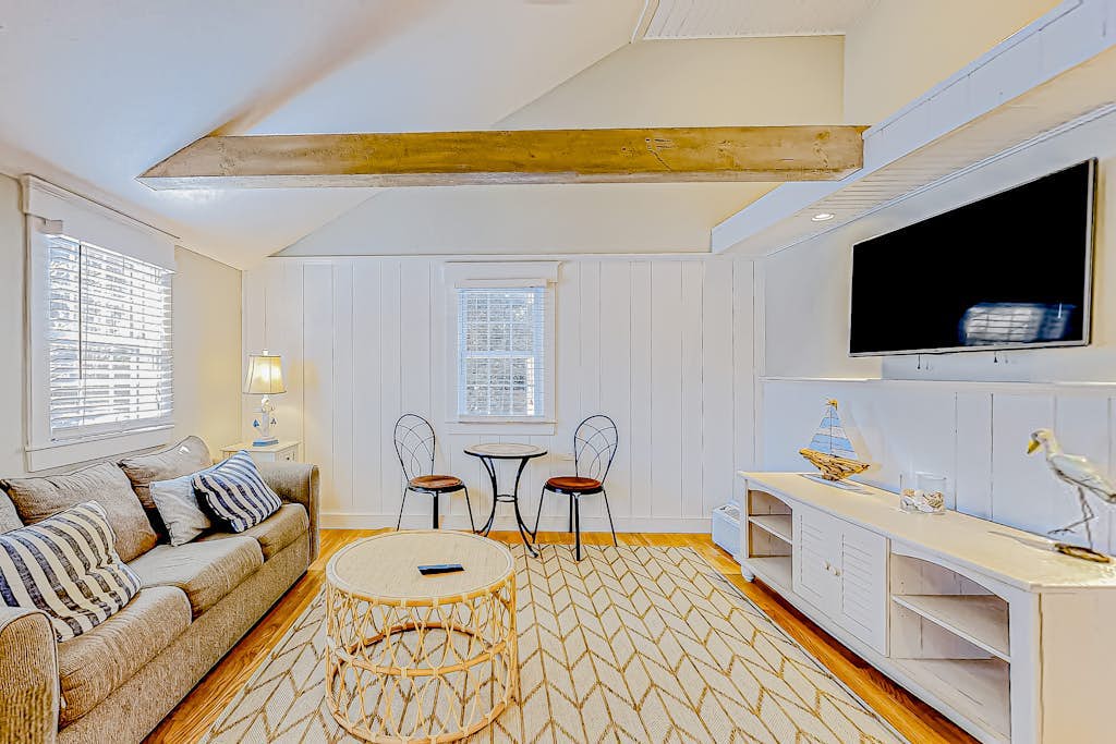 Duplex bungalows with fast WiFi, enclosed yard, & walkable locale, dog-friendly