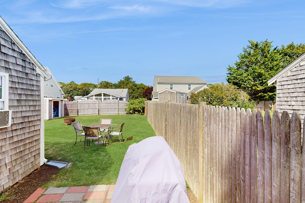Charming updated bungalow with firepit, WiFi, & dog-friendly, near beach