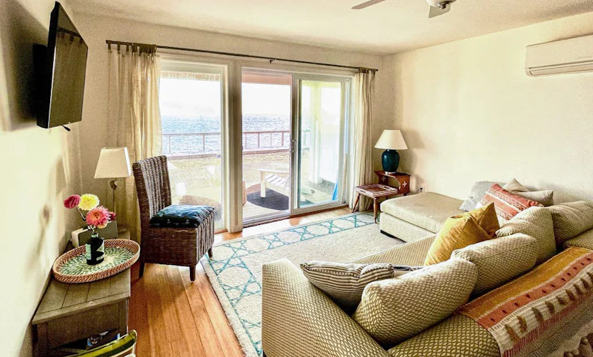 Beautiful bayfront condo with WiFi & washer/dryer - near beaches, lighthouses