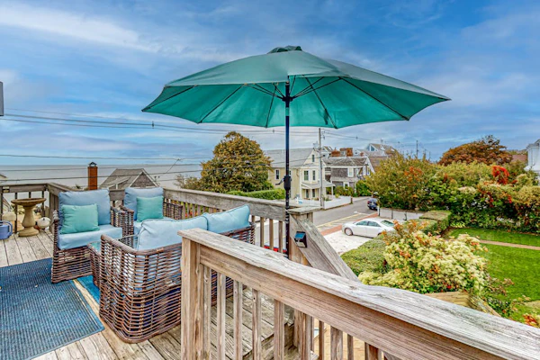 Light-filled home near beach and shops with AC, W/D, & balcony