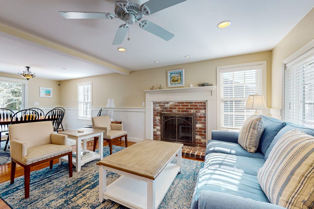 Classic home with deck, patio & yard - walk to Cockle Cove & Forest Beaches