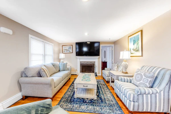 Recently updated Colonial with WiFi, private washer/dryer, firepit & large yard