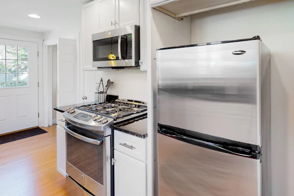 Coastal cottage close to beaches and town - private yard, W/D, & new renovations