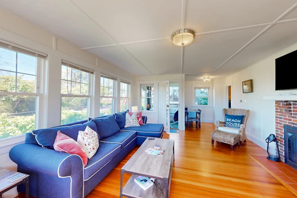 Coastal bay view home with patio, W/D, AC, & amazing location