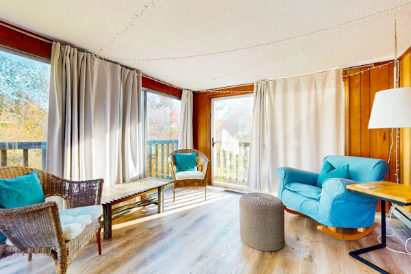 Classic Coastal Retreat W/ Free WiFi, Beach Access Nearby, Sunroom & Back Patio