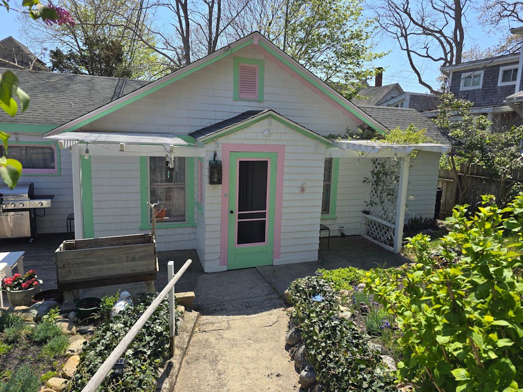 Historic cottage with patio, games, walk to beach & dog-friendly fenced yard