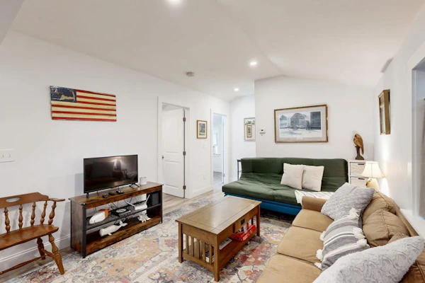Beautifully renovated home walking distance to the beach & downtown Hyannis
