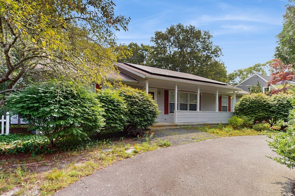 Comfortable family getaway near the beach with patio, grill, WiFi and AC