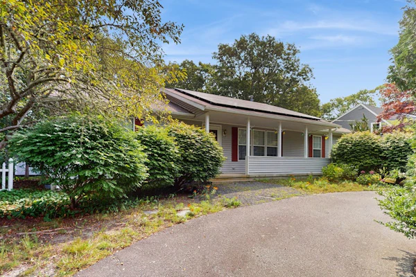 Comfortable family getaway near the beach with patio, grill, WiFi and AC