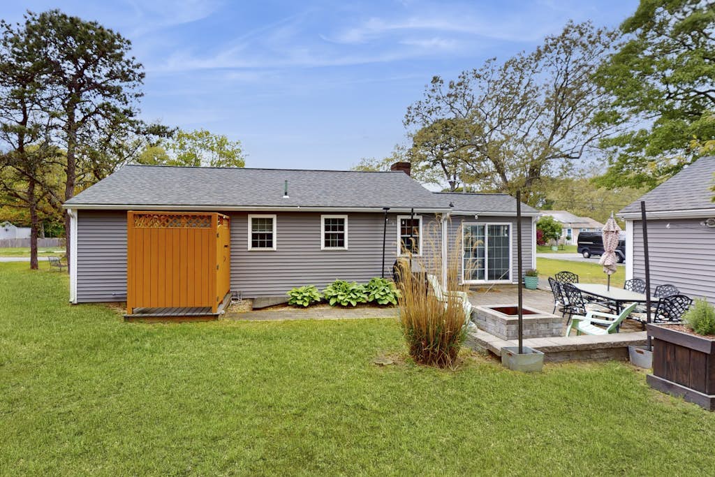 Relaxing family retreat with patio, bikes, fire pit, grill, & central AC