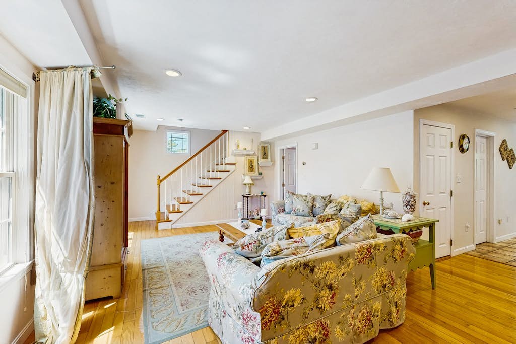 Dog friendly cape cottage:  near beach, town & attractions