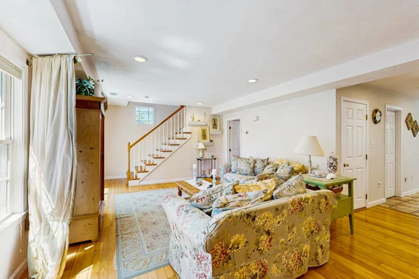 Dog friendly cape cottage: near beach, town & attractions