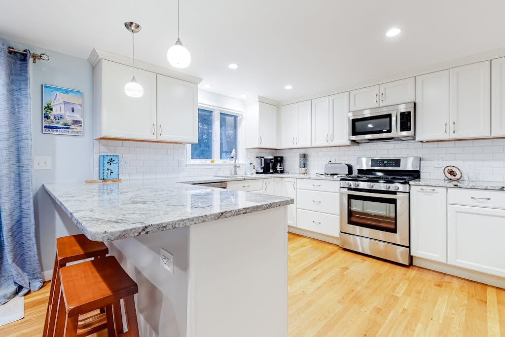Cape Charmer | Walk to Market, Golf & Eateries | New Kitchen & Big Backyard
