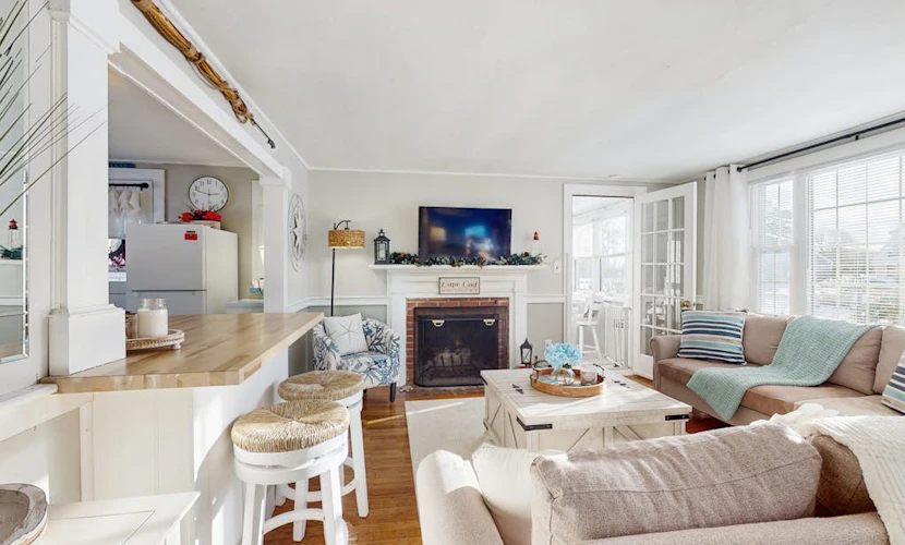 Cozy Cape Cottage w/ large yard, outdoor shower & close to beaches & attractions