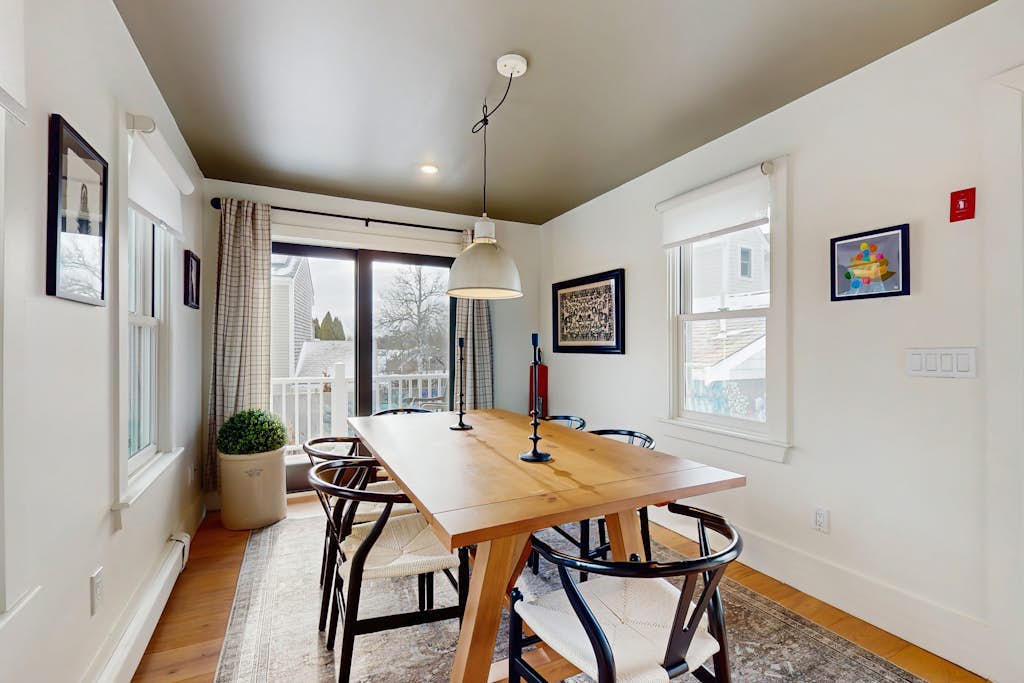 West End updated dog friendly home w/ firepit, AC & yard