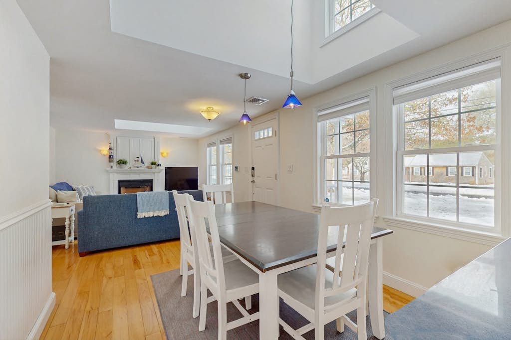 Remodeled cape w/ outdoor kitchen & yard: near Seagull Beach, local attractions