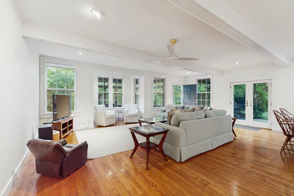 Dog-friendly historic home with yard, games, grill, children's items, W/D, & AC