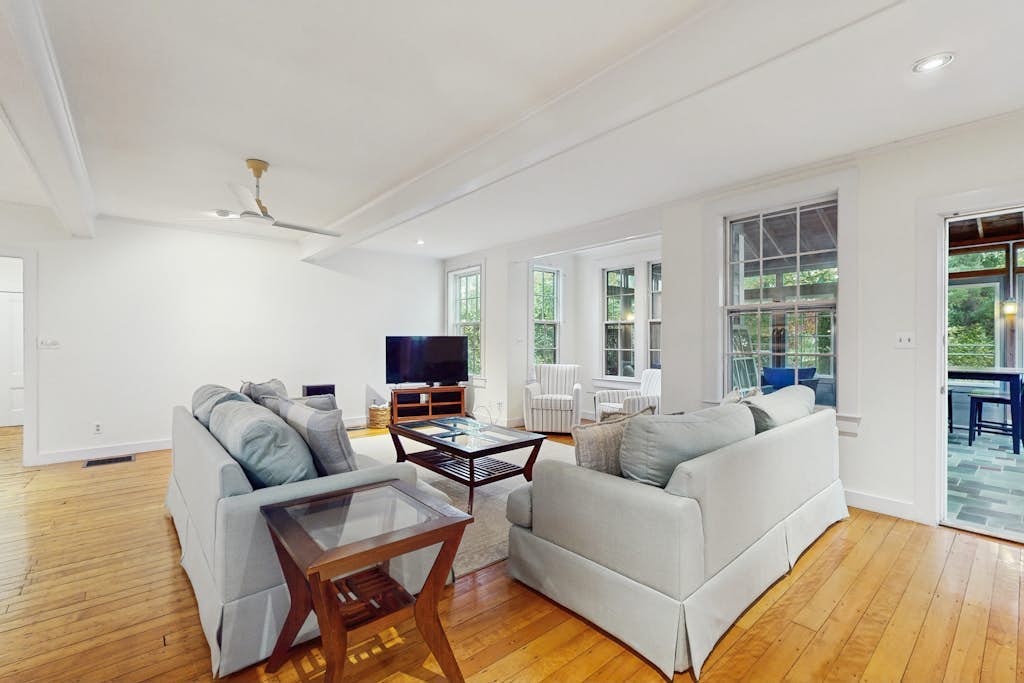 Dog-friendly historic home with yard, games, grill, children's items, W/D, & AC