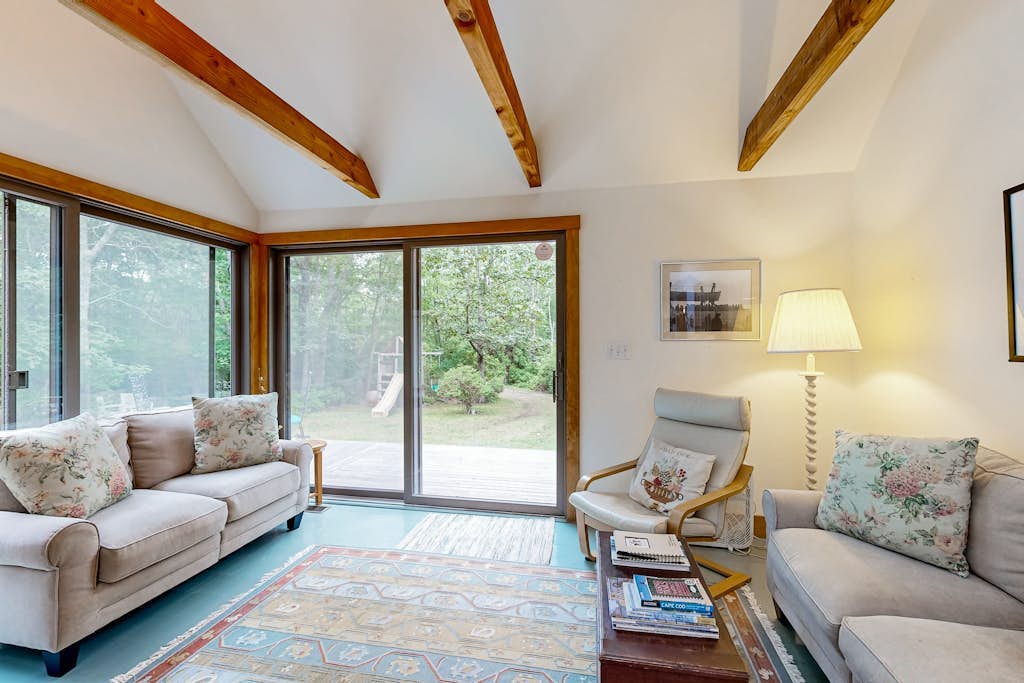 Peaceful, dog-friendly home on 3 acres with lovely yard, near beaches
