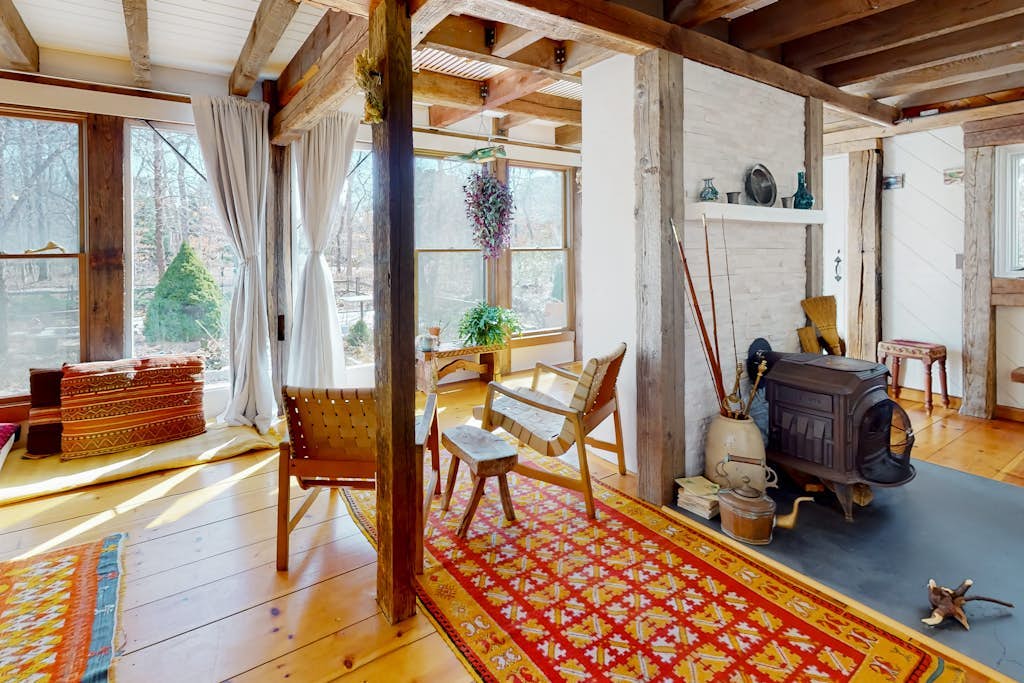 Gorgeous woodland home with deck & firepit - walk to ocean bluffs & Rail Trail