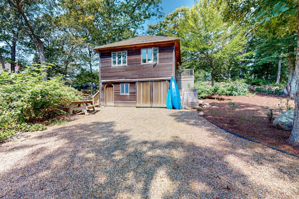 Nana's Backyard Treehouse with deck, electric/gas grills, kitchenette
