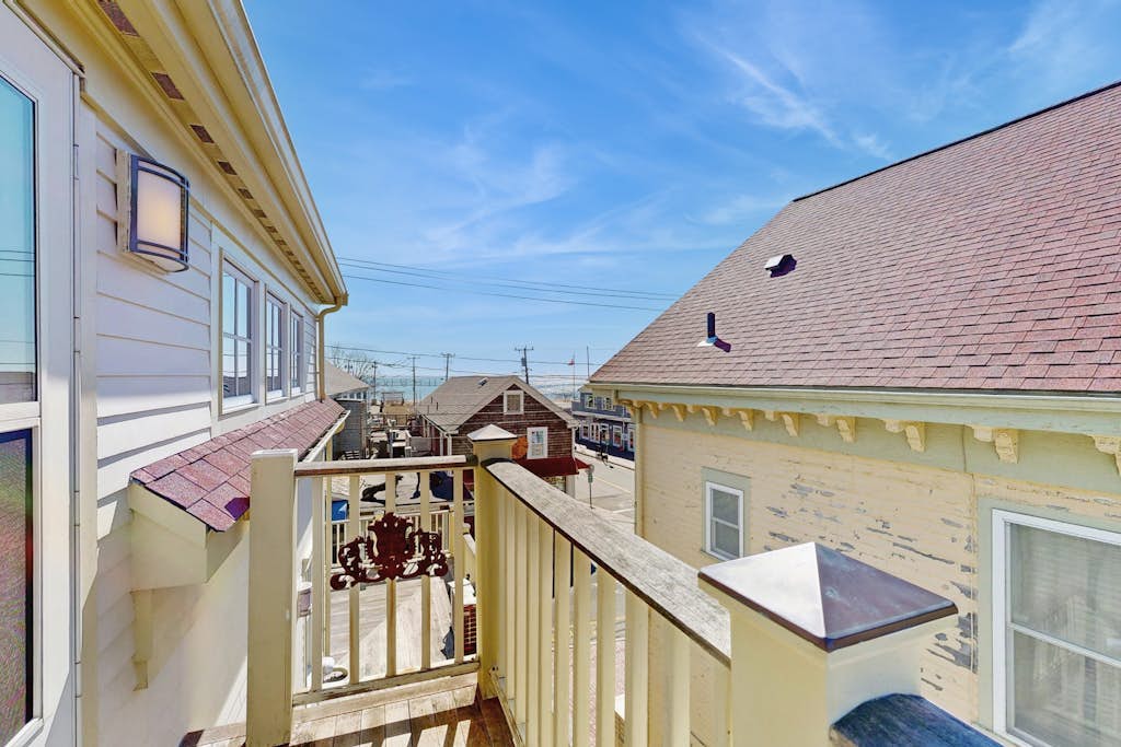 Heart of Provincetown Penthouse - perfect location...walk to everything!