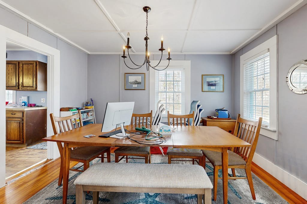 Bright family home close to beach with large yard, deck, games & dog friendly