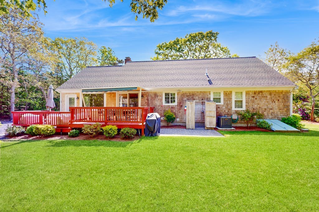 Peaceful beach retreat: private yard, close to beaches, Chatham & rail trail