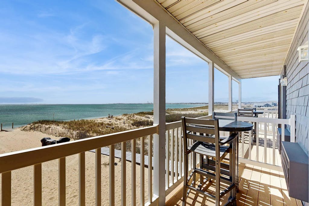 Oceanfront suite with bay views, full kitchen, balcony, AC, & firepit
