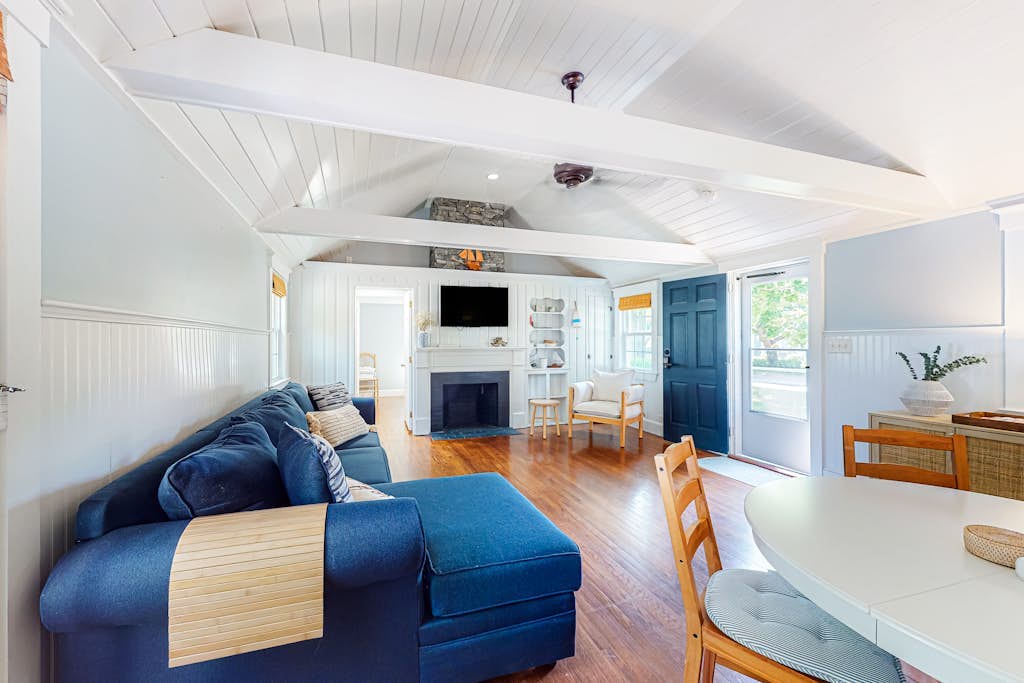Captain Clark's | Renovated house in Yarmouth with large yard - close to beaches