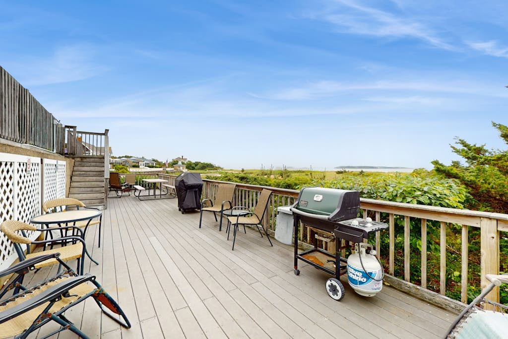 Quintessential coastal studio with beach access, BBQ area, patio, & water views