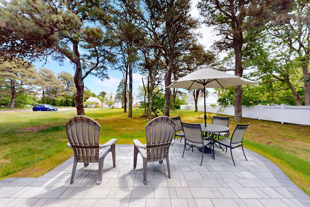 Newly furnished-Enjoy sun drenched days w/ gentle breezes & fragrant salt air